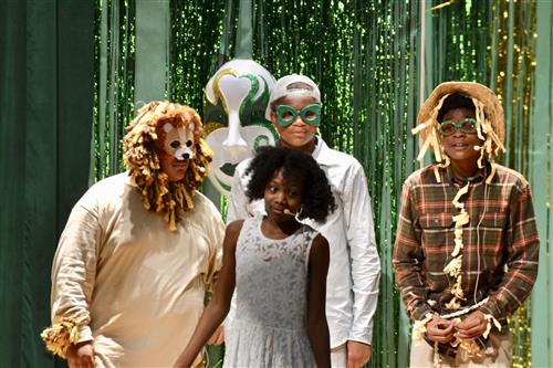 Dorothy and her friends are on their way to Emerald City. 