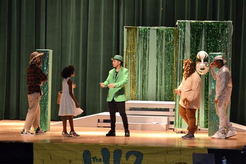 Dorothy confronting the Wiz. 