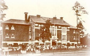 1910-Travis Elementary Side 