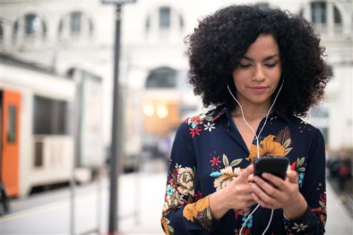 woman listen to the phone 