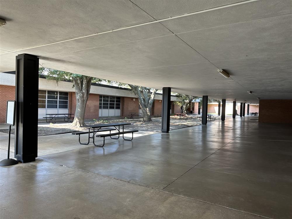 400s Patio 