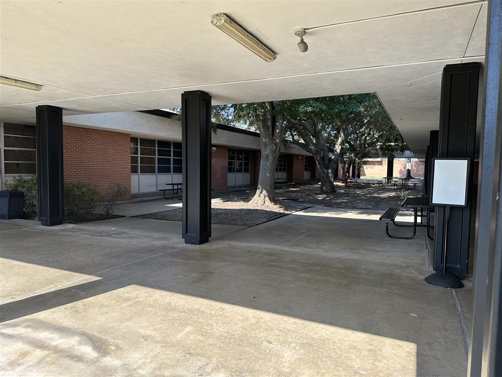 400s Patio 