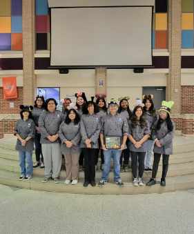 Magnet Culinary Students with their Disney Award!